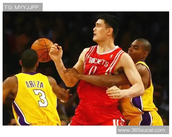 姚明与奥拉朱旺的替补之路：NBA历史上的传奇搭档与默默奉献者